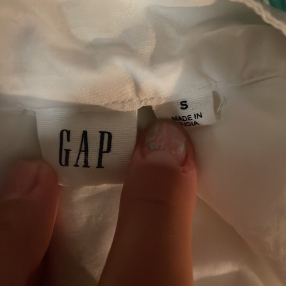 white gap button down, size small. - Picture 2 of 2
